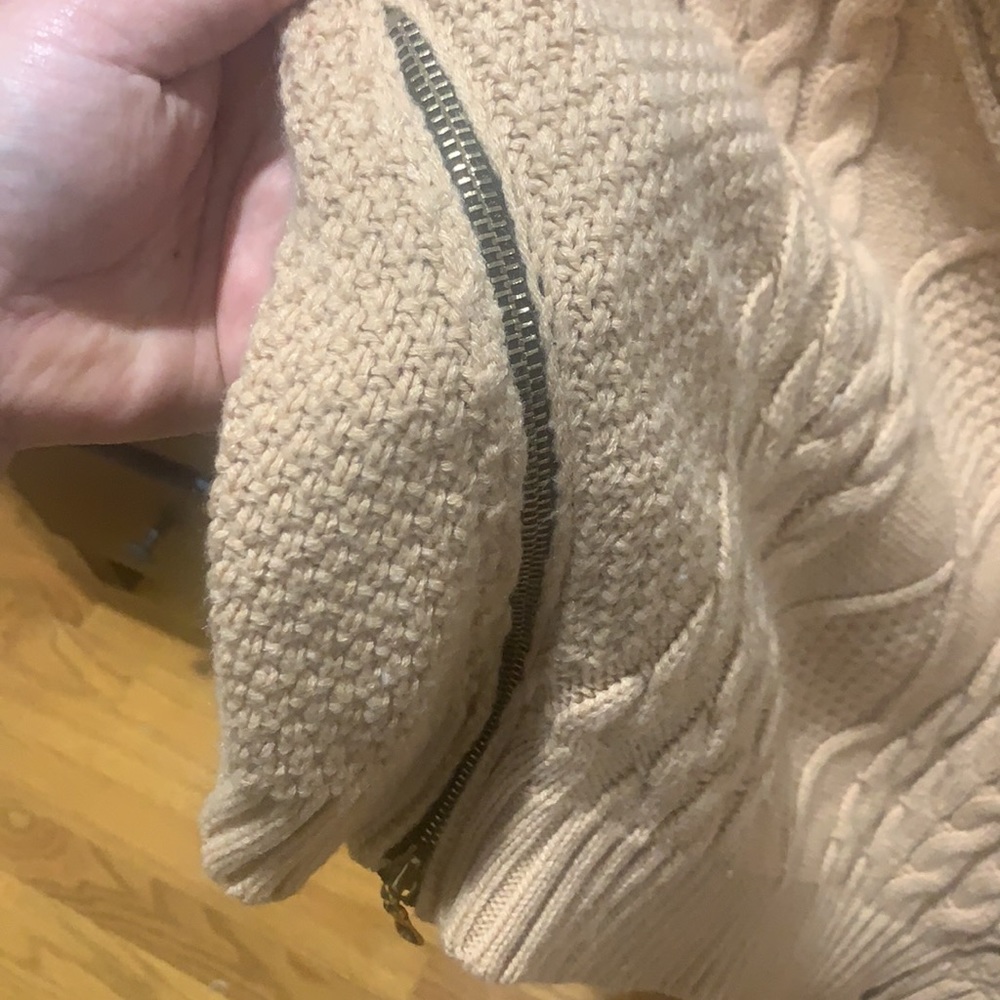 Peach zipper sweater - Picture 2 of 3